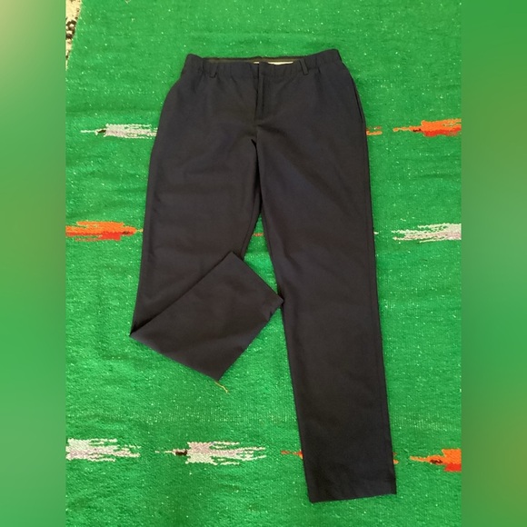Under Armour Womens Dark Navy Golf pants-SZ 10
Waist 15”
Inseam 30”
B1 - Picture 1 of 4